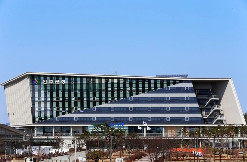 김관영 전북지사는 22일 예정됐던 완주군 방문을 전격 취소했다. 완주군청사 젼경