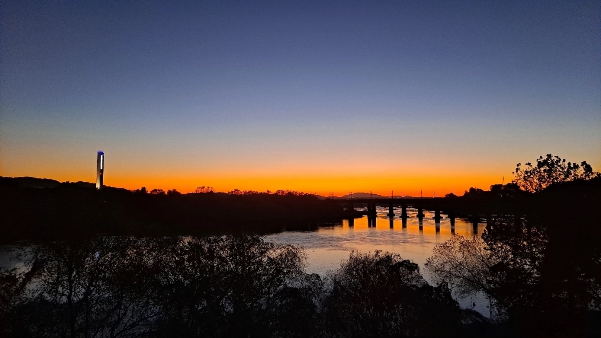충주시 동량면 건지마을에서 바라본 노을 풍경. 충주시 제공