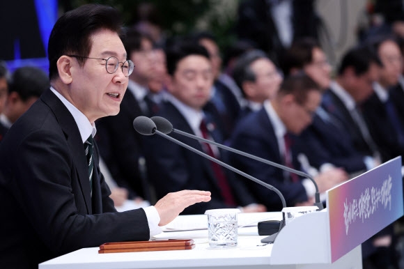 이재명 대통령이 21일 청와대 영빈관에서 열린 신년기자회견에서 발언하고 있다. 2026.1.21 <br>연합뉴스