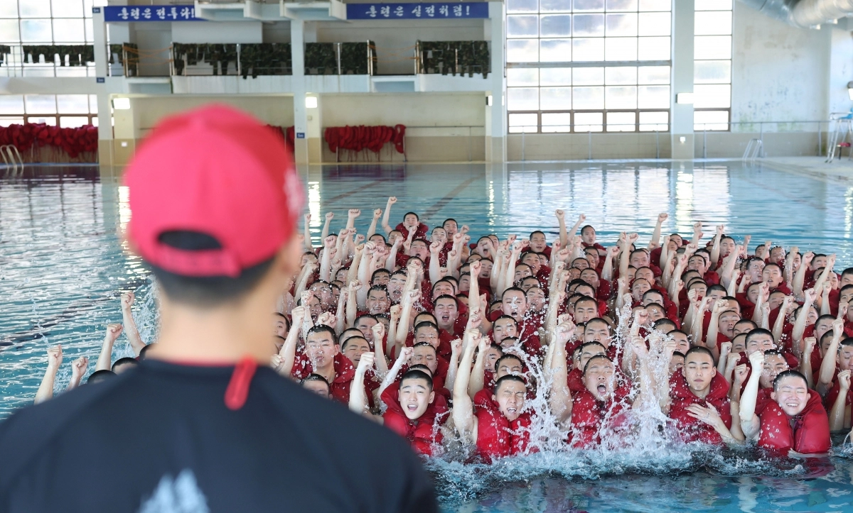 한파도 녹이는 ‘해군 해상생존훈련’