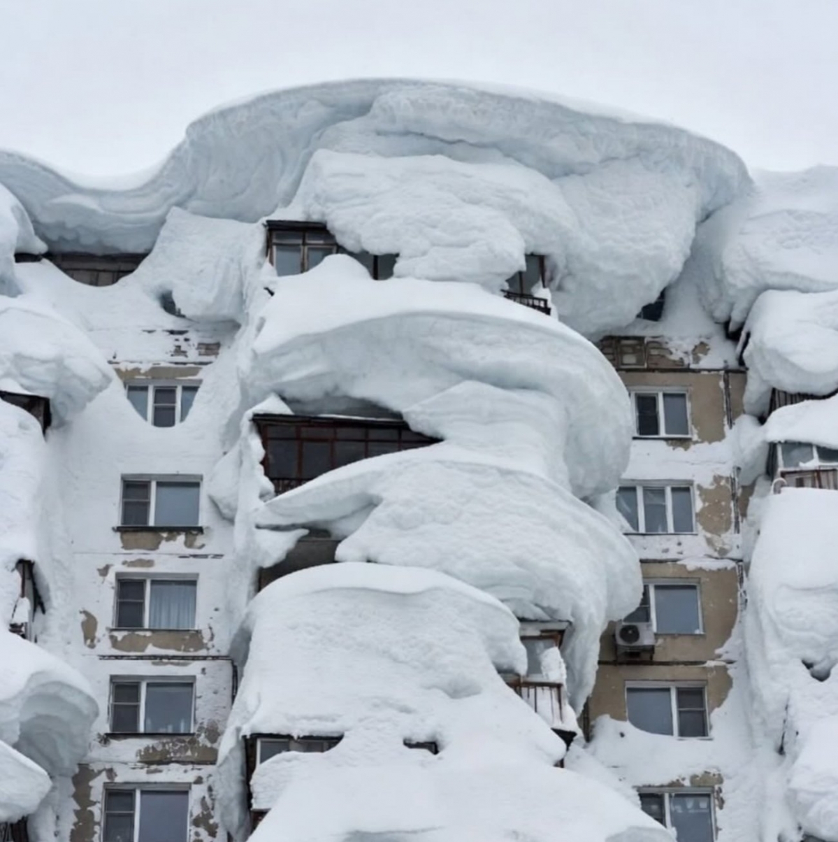 러시아 극동 캄차카 반도에 폭설이 덮친 모습. X(옛 트위터) 캡처