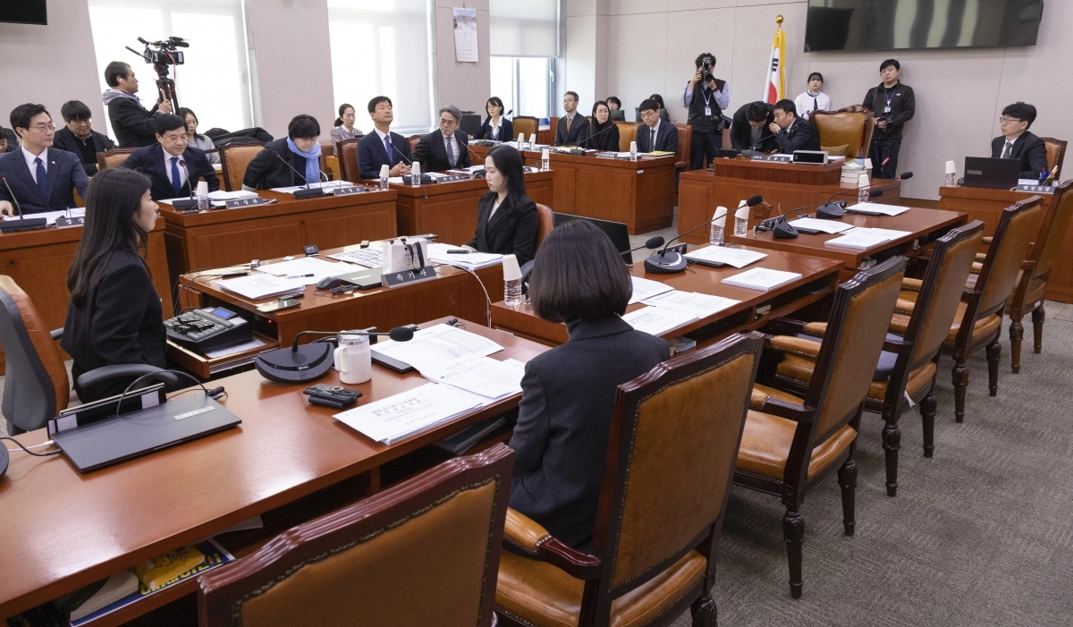 21일 국회에서 열린 국제 법제사법위원회 법안심사제1소위원회가 국민의힘 의원들이 불참한 채 열리고 있다. 연합뉴스