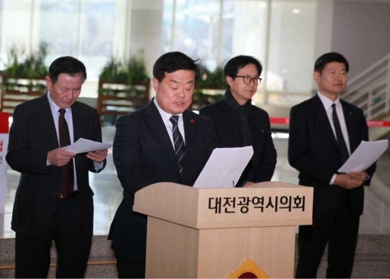 이병도 충남민주혁신교육포럼 대표가 기자회견에서 발언 하고 있다. 이 대표 제공