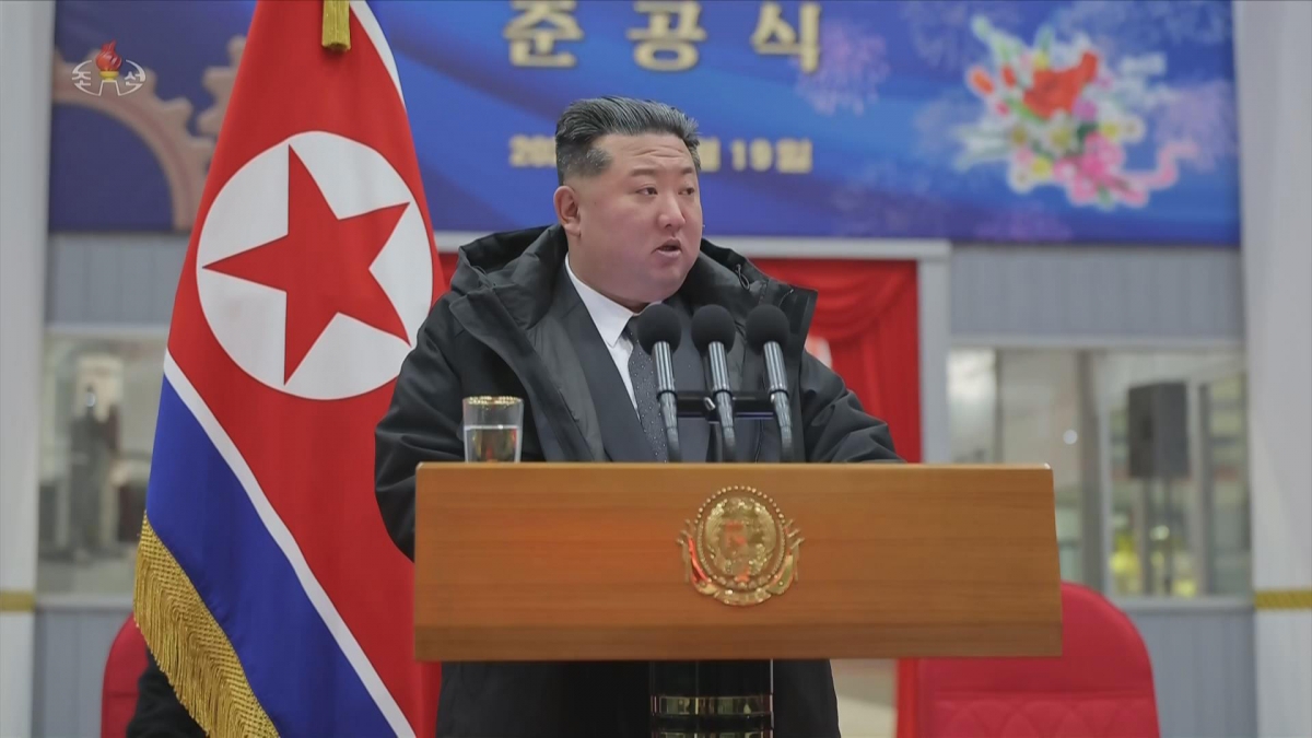 북한 조선중앙TV는 김정은 국무위원장이 19일 함경남도 용성기계연합기업소에서 열린‘용성기계연합기업소 1단계 개건현대화대상 준공식’에 참석했다고 20일 보도했다. 이곳은 북한에서 ‘어머니 공장’으로 불리는 산업설비 생산공장이다. 2026.01.20 조선중앙TV 캡처. 뉴시스