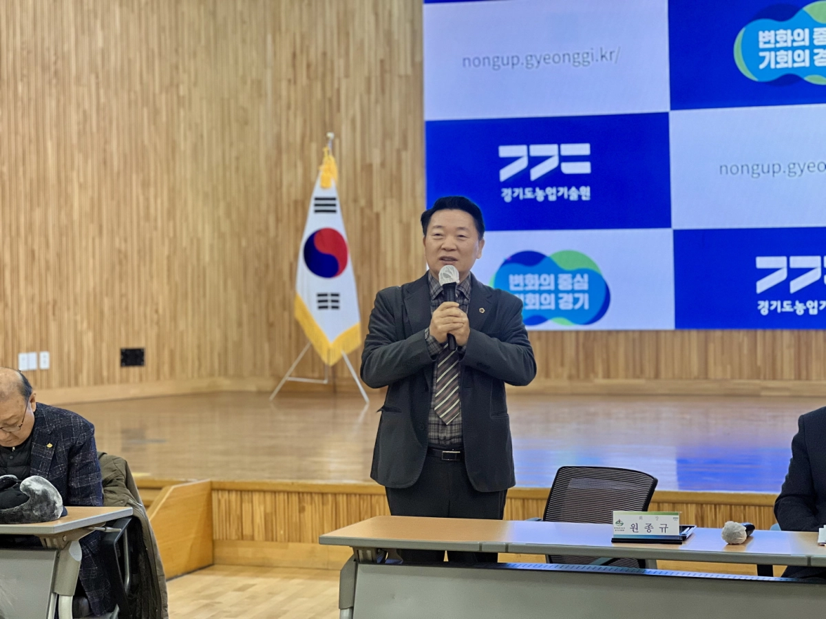 방성환 의원이 22일 경기도농업기술원 농업과학교육관에서 열린 한국농촌지도자경기도연합회 2026년 정기총회에 참석해 축사를 하고 있다.(사진=경기도의회)