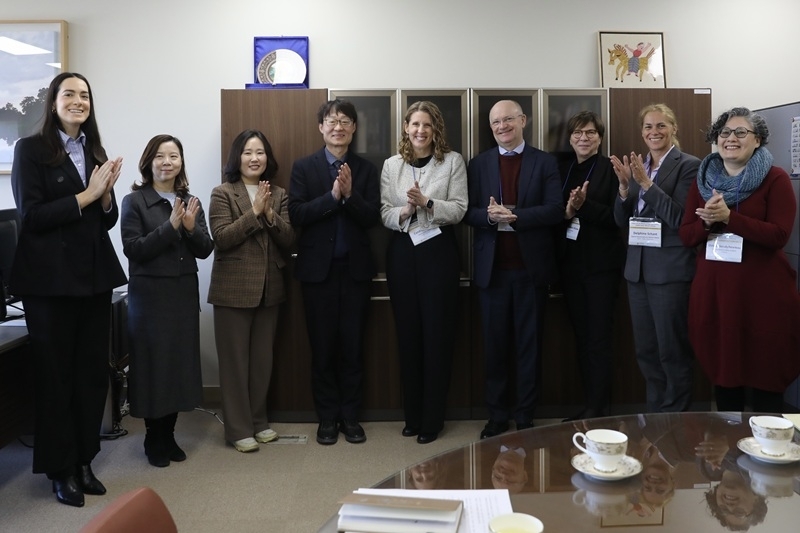 기념촬영하는 이명호 국가데이터처 차장