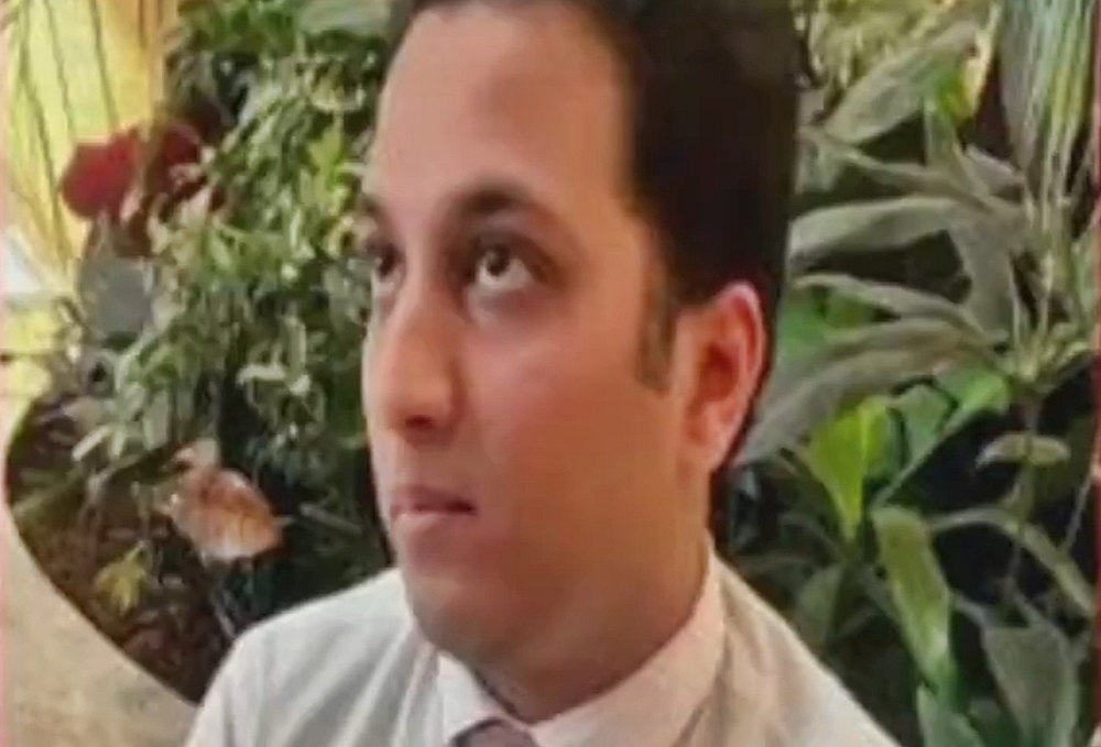 22일(현지시간) 인디아투데이와 ANI 통신에 따르면 김모(32)씨는 지난 19일 인도 남부 카르나타카 주 벵갈루루 켐페고우다 국제공항에서 공항 지상직원 아파안 아흐메드(사진0에게 성추행을 당했다. 2026.1.22 NDTV 화면