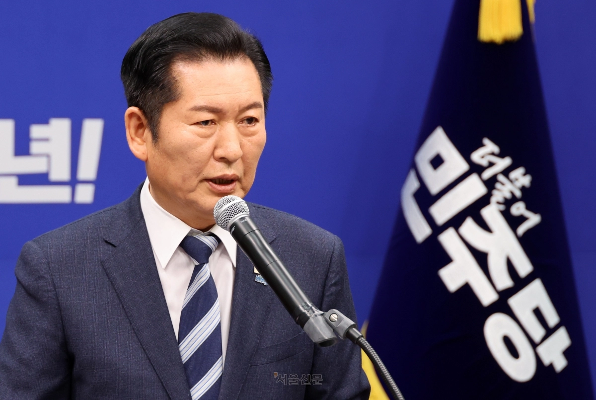 정청래 더불어민주당 대표가 22일 국회에서 긴급 기자회견을 열고 조국혁신당과의 합당을 제안하고 있다. 2026.1.22 홍윤기 기자