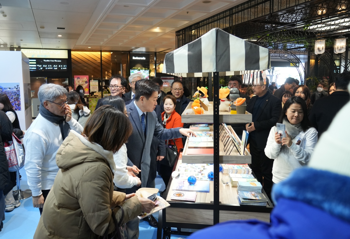 22일 일본 후쿠오카현 텐진 라이온 광장에서 열린 ‘  the Jeju 포시즌 in 후쿠오카’ 팝업스토어 운영 모습. 제주도 제공