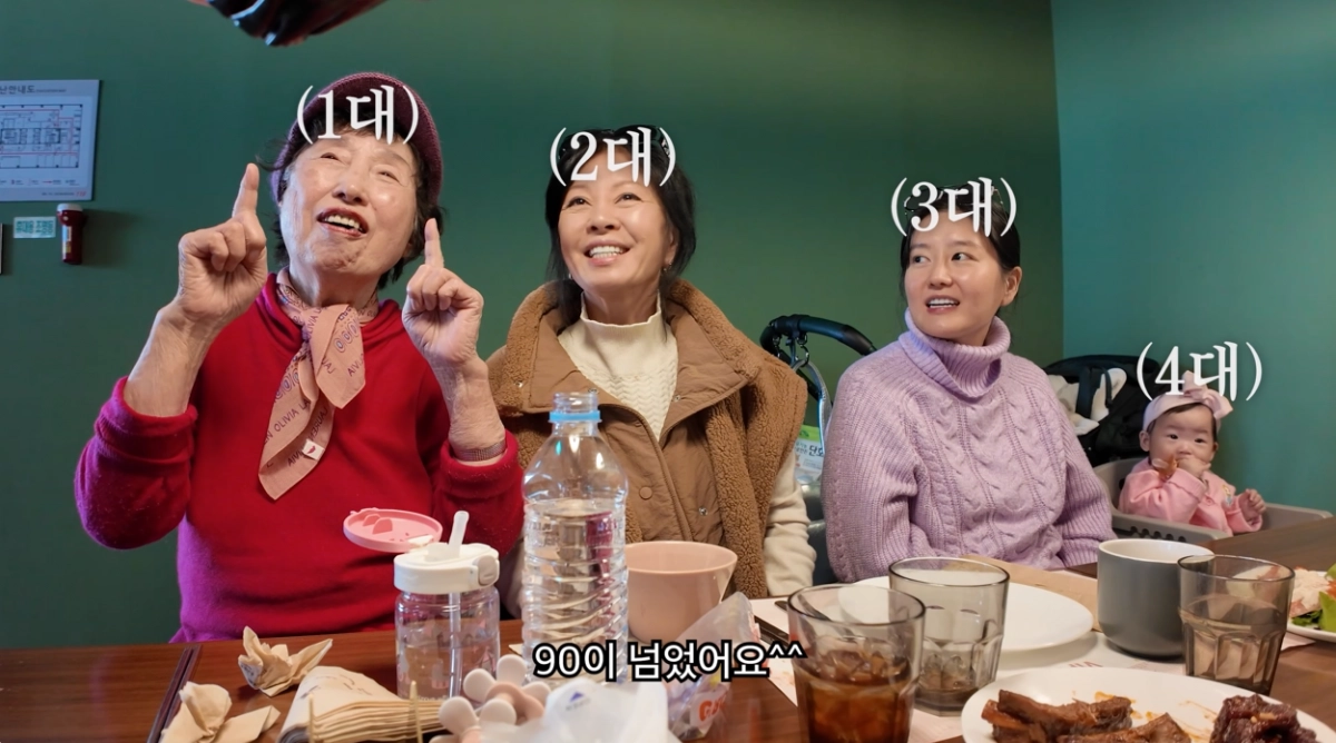 코미디언 이용식의 딸 이수민(오른쪽 두 번째) 가족 4대가 한자리에 모여 있는 모습. 유튜브 채널 ‘아뽀TV’ 캡처