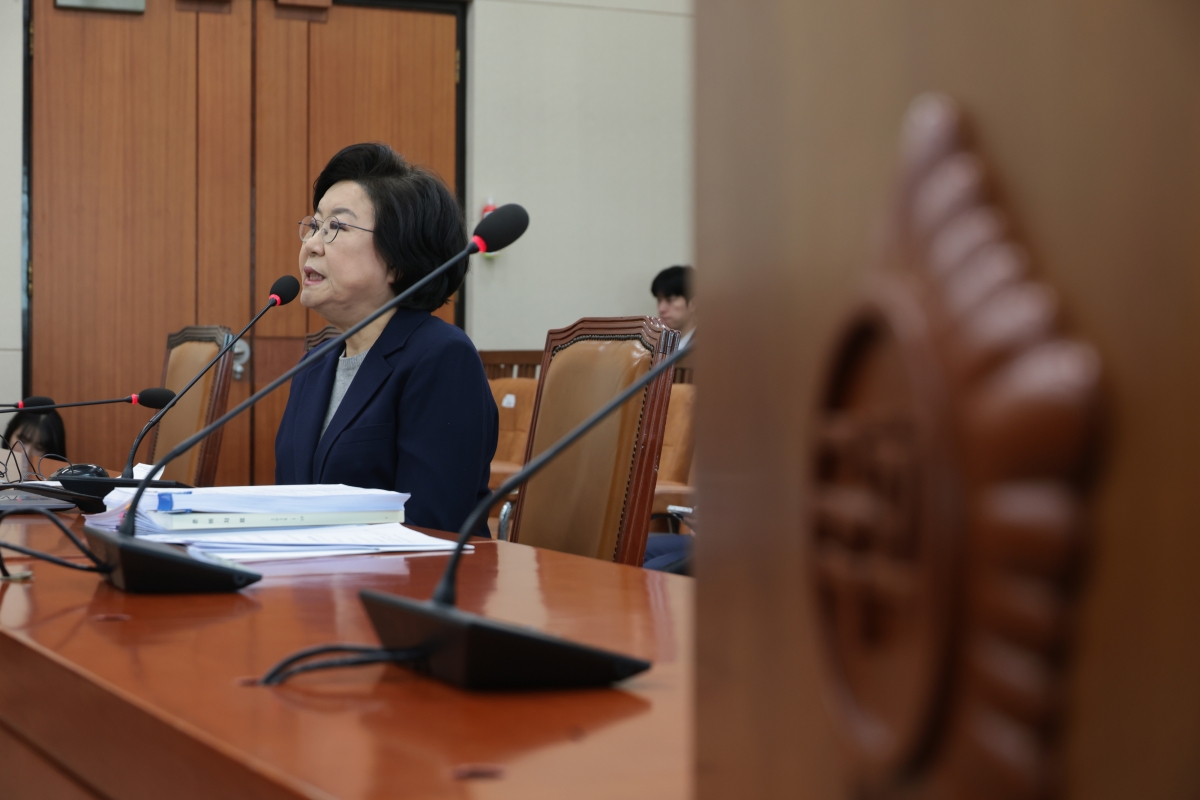 이혜훈 후보자 질의 답변     (서울=연합뉴스) 이동해 기자 = 이혜훈 기획예산처 장관 후보자가 23일 국회 재정경제기획위원회에서 열린 인사청문회에서 의원 질의에 답변하고 있다. 2026.1.23 [공동취재]     eastsea@yna.co.kr (끝)