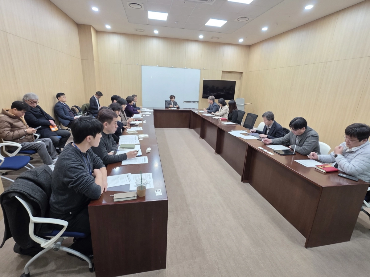 정경자 의원이22일 경기도의회에서 경기도교육청, 한국장애인고용공단과 함께 장애인 고용 확대를 위한 첫 실무회의를 주재하고 있다.(사진=경기도의회)