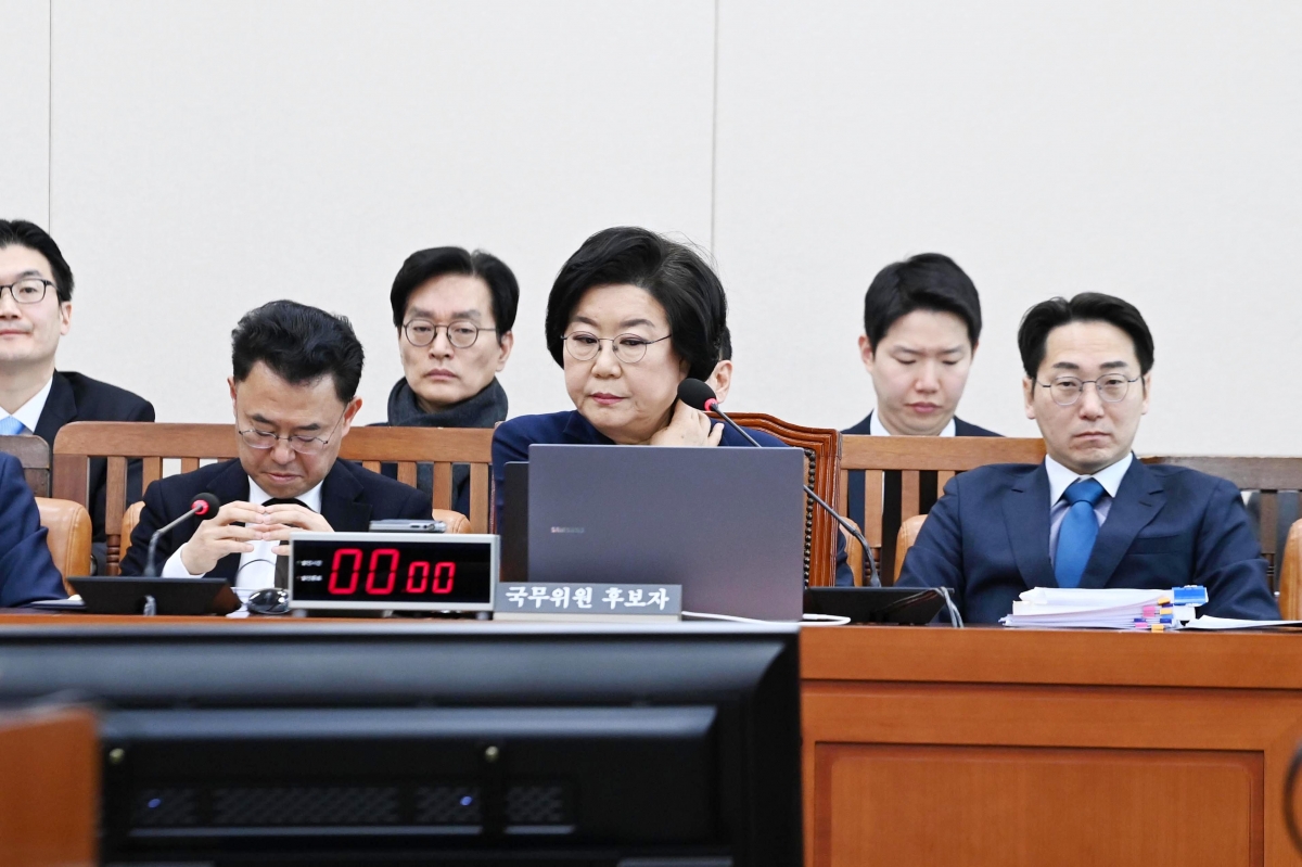 청문회 자리한 이혜훈 후보자