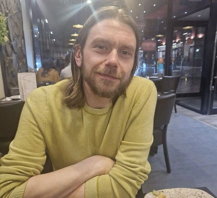 영국 런던 남동부에 사는 크리스 쿡(46)은 허리 통증으로 병원을 찾았다가 말기 췌장암 진단을 받았다. 데일리메일 캡처