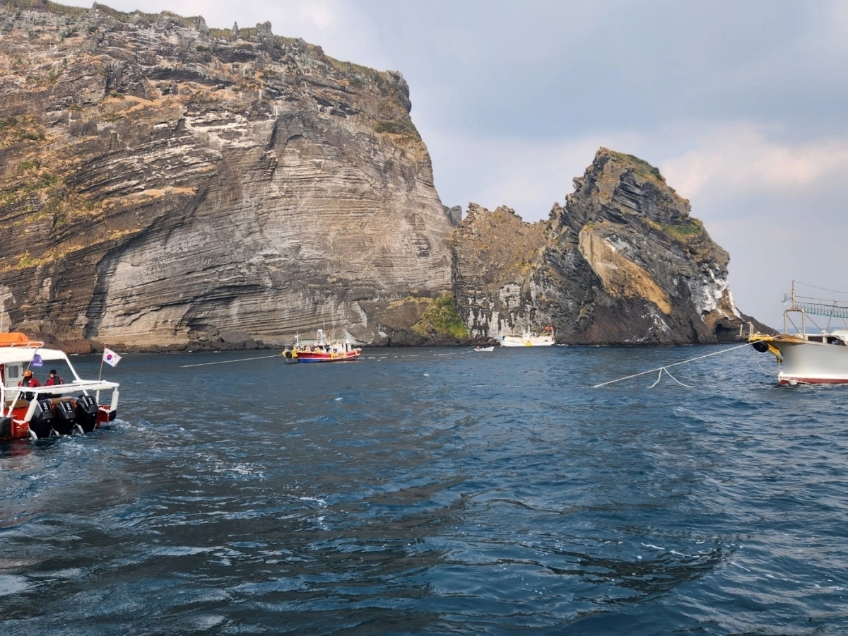 이초작업 현장 모습. 서귀포해양경찰서 제공