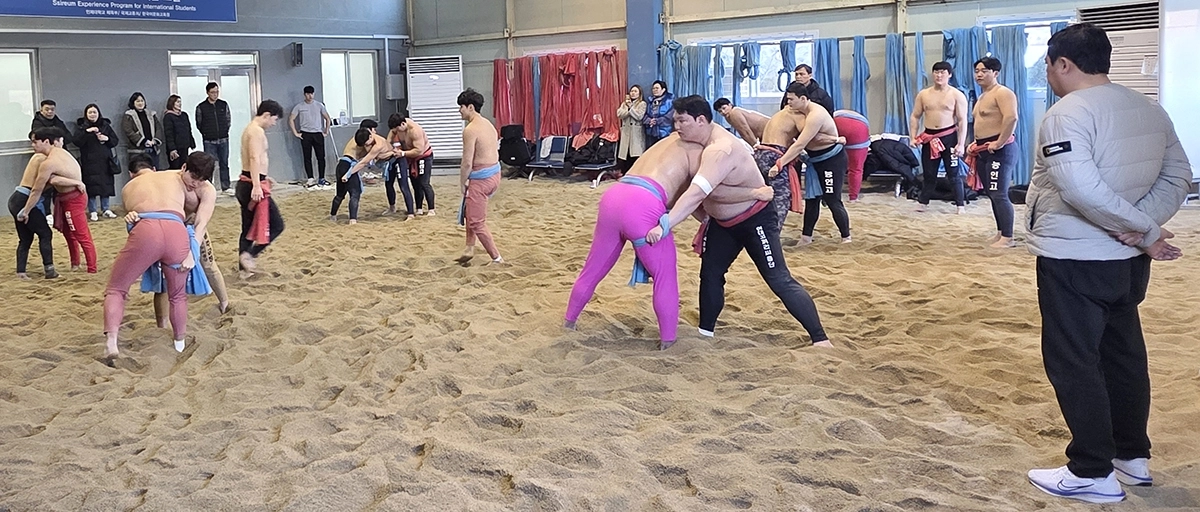 동계 훈련 차 인제대학교를 찾은 능인고 씨름부. 2026.1.25. 인제대 제공