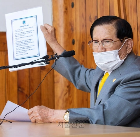 이만희 신천지 총회장이 2020년 3월 2일 경기 가평군 평화의 궁전에서 코로나19 관련 기자회견을 열고 있다. 오장환 기자