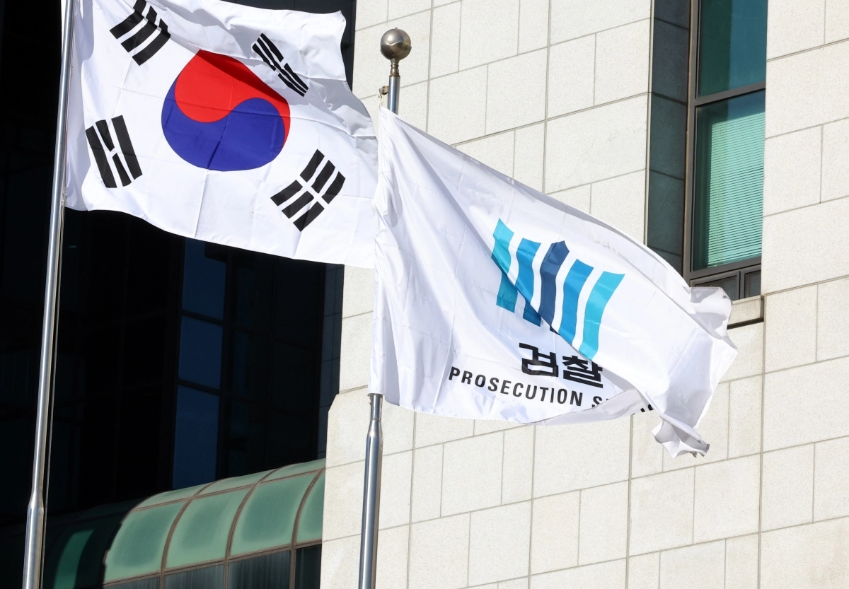 서울 서초구 대검찰청에 검찰기가 펄럭이고 있다.   뉴시스