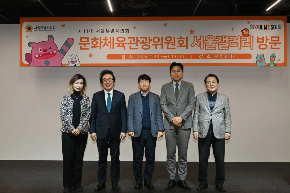 왼쪽부터 아이수루 부위원장, 김기덕 의원, 민수홍 서울시 홍보기획관, 이종배 위원장 직무대리, 이종환 의원