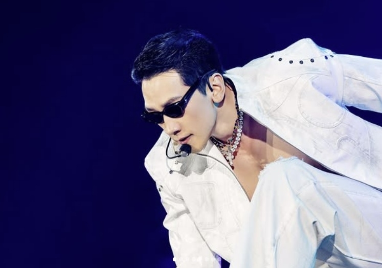 가수 비가 지난 17일 대만 쑹산구 타이베이 아레나에서 열린 ‘스틸 레이닝: 앙코르’ 콘서트 무대에 올랐다. 자료 : 비 공식 인스타그램