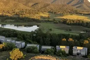 ‘개 오줌’ 수건 얼굴에 휙 던지고 욕설…‘쫓겨난 진상’이 2000만원 소송, 왜