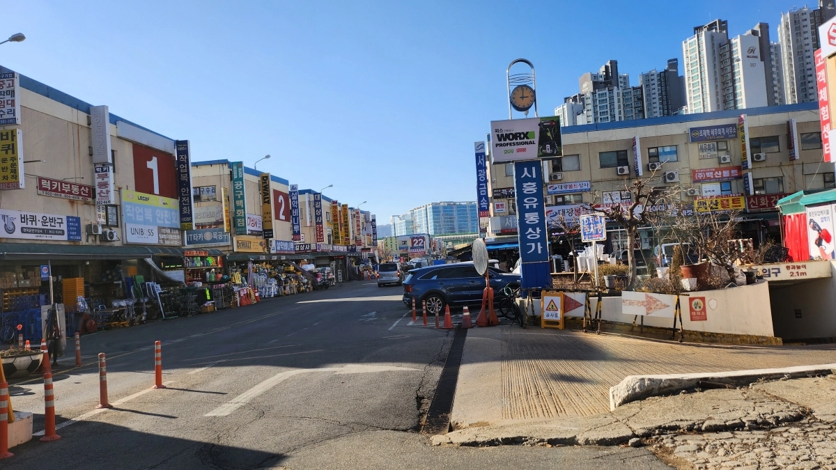 다음달부터 지역민들에게 개방되는 서울 금천구 시흥유통센터 부설주차장. 금천구 제공