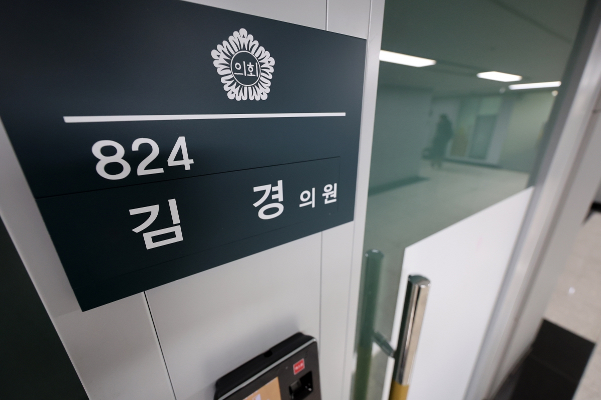 공천헌금 1억 혐의 김경 서울시의원, 의원직 사퇴