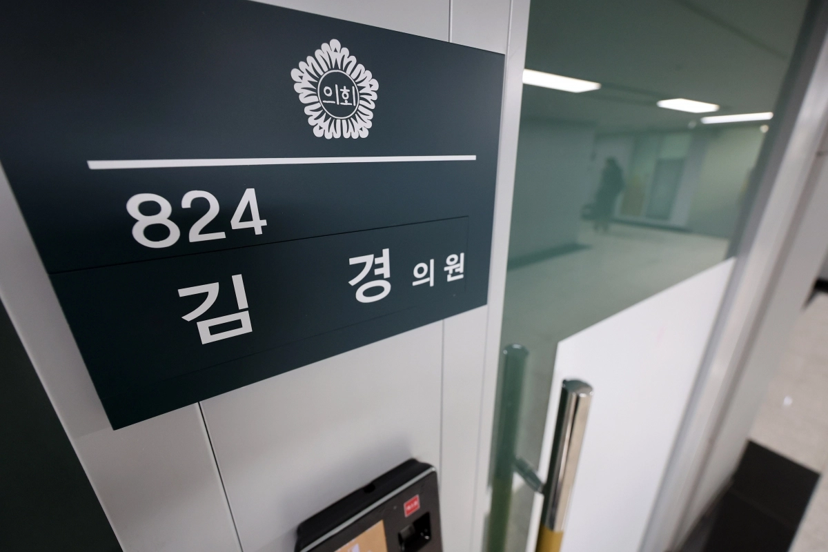 공천헌금 1억 혐의 김경 서울시의원, 의원직 사퇴