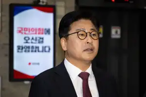 국힘 윤리위, 김종혁 ‘탈당 권유’…韓 “윤어게인 보수” 반발