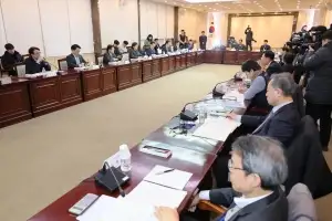 국민연금, 국내 주식 늘린다…“보유 한도 초과해도 안 판다”