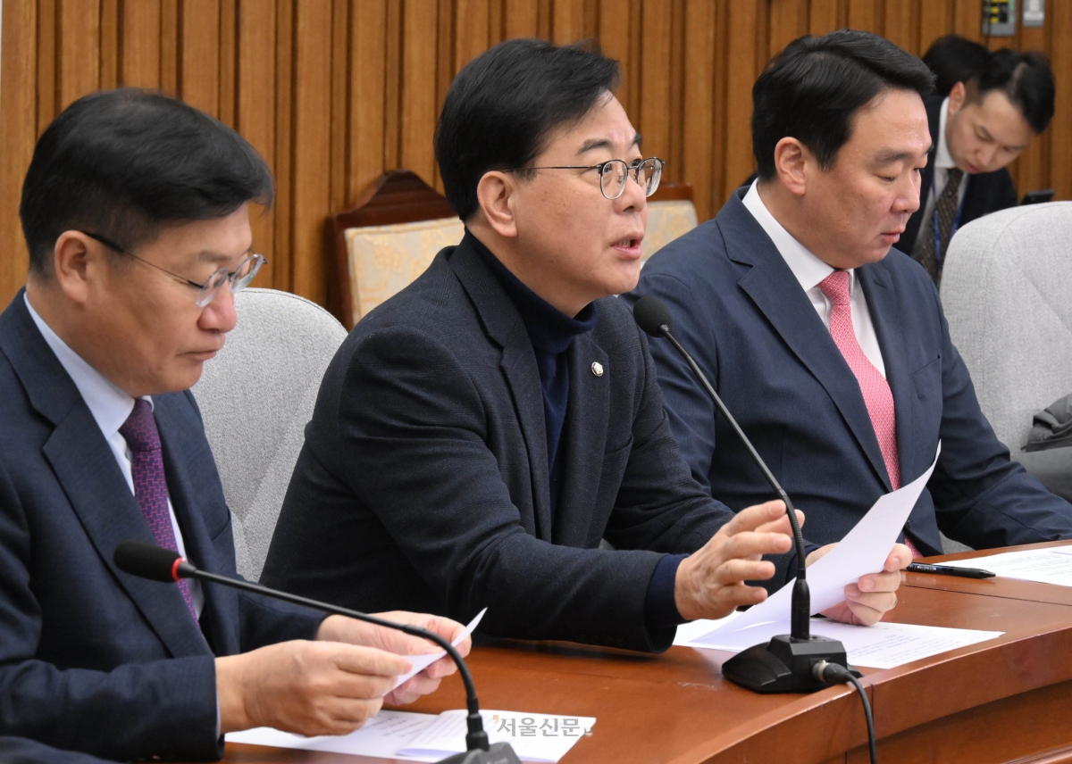 송언석 국민의힘 원내대표가 27일 국회에서 열린 원내대책회의에서 발언하고 있다. 안주영 전문기자