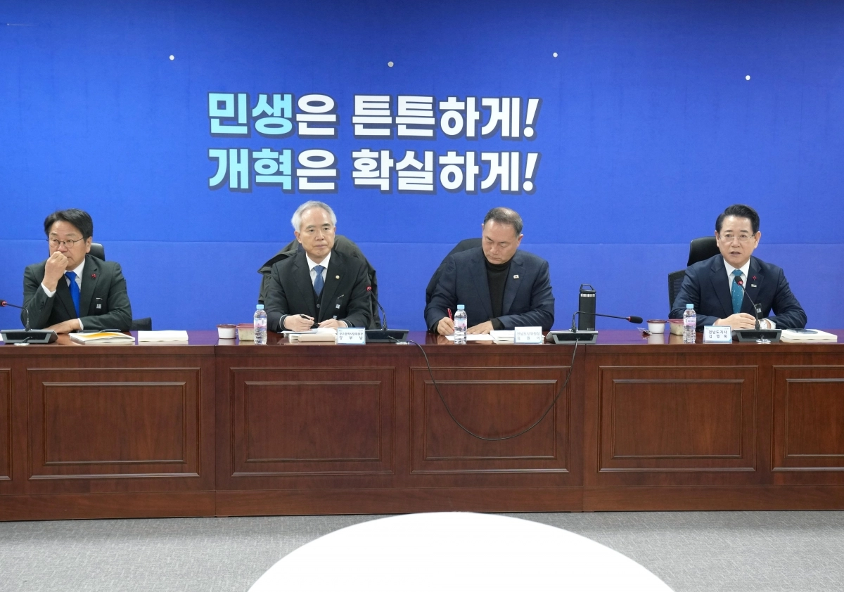 김영록 전남지사가 27일 서울 국회의원회관에서 광주·전남 행정통합 특별법 검토 제4차 간담회를 하고 있다.