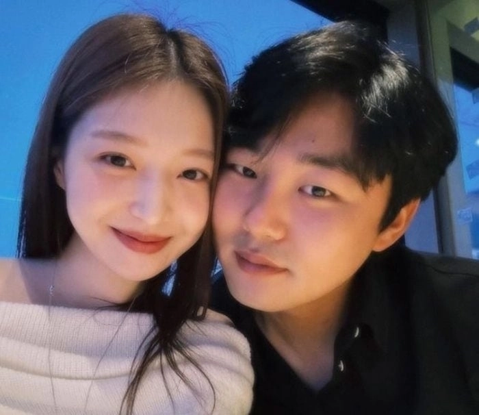 파경설에 휩싸인 프로야구 롯데 자이언츠 투수 정철원(사진 오른쪽)과 그의 아내 김지연. 김지연 인스타그램 캡처