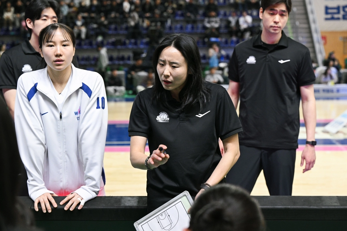 최윤아 감독. WKBL 제공