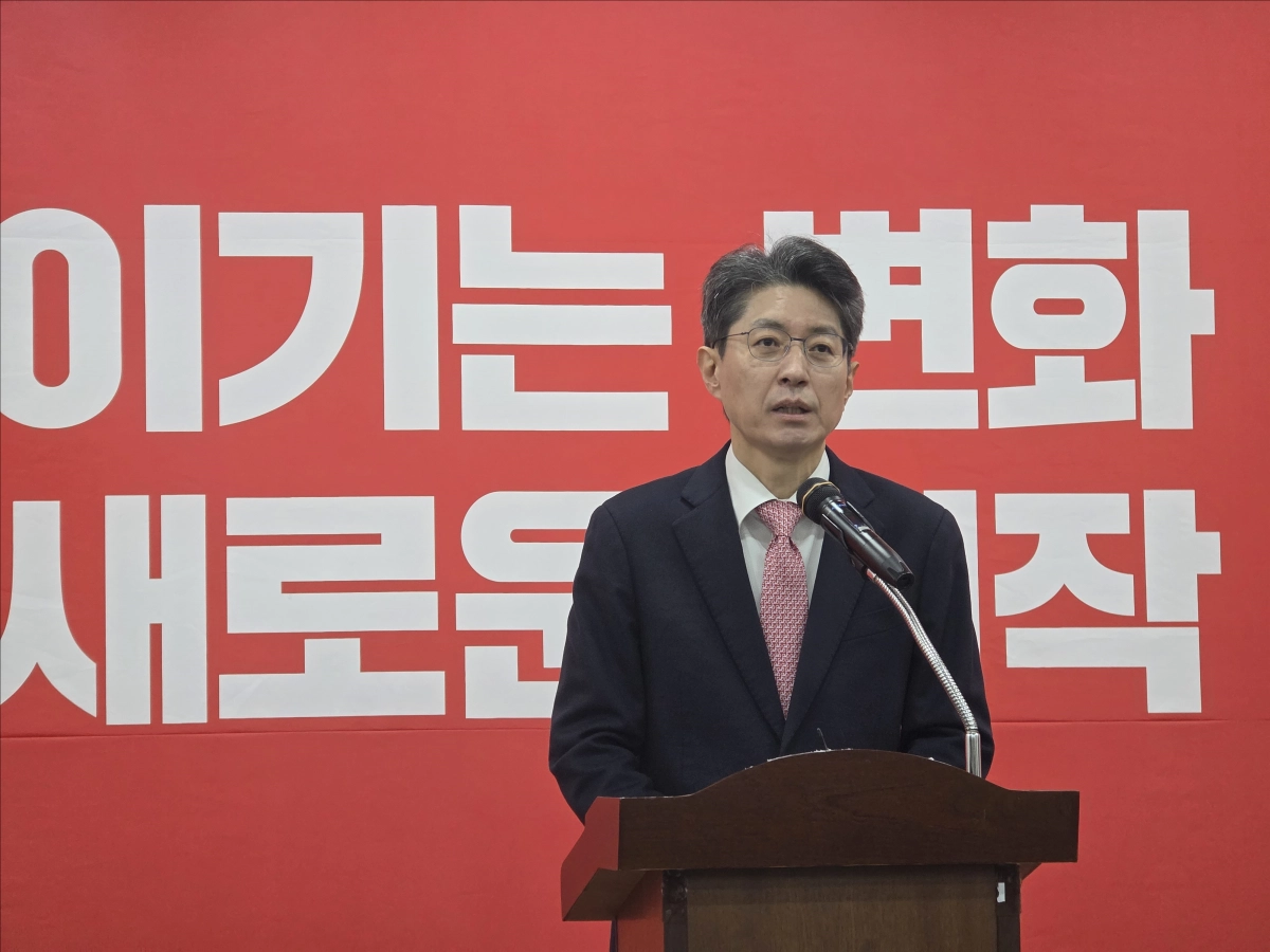 정장수 전 대구시 경제부시장이 27일 대구 수성구 범어동 국민의힘 대구시당사에서 대구 중구청장에 출마한다고 밝혔다.
