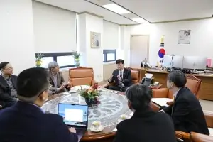 [포토]안형준 국가데이터처장, 한국인구학회 및 한국조사연구학회 관계자들과 데이터 연구 협력 방안 논의