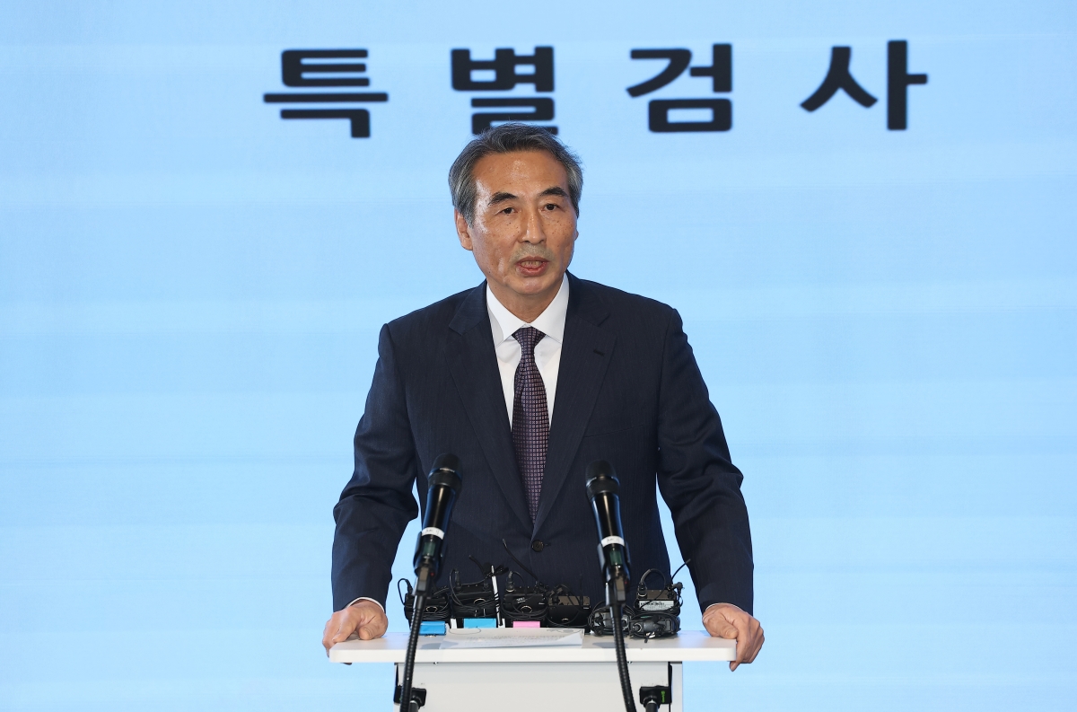 민중기 특별검사가 지난달 29일 서울 종로구 KT광화문빌딩에서 최종 수사 결과를 발표하고 있다. 연합뉴스