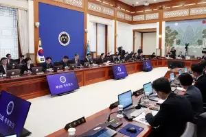 李 “부동산 거품, 경제 타격… 시장이 원하는 대책도 추진”