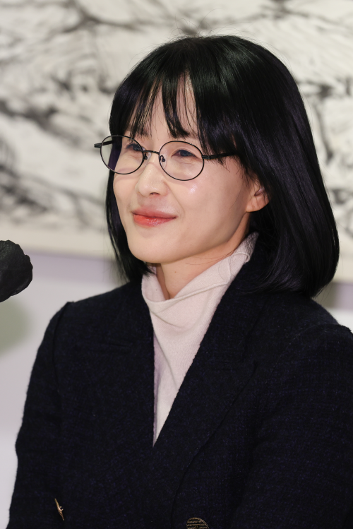 제49회 이상문학상을 받은 소설가 위수정.  연합뉴스