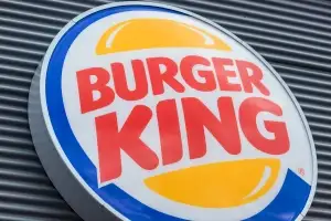 지각했다고 ‘총’ 겨누며 난동…美 버거킹 난투극에 10대 포함 5명 체포