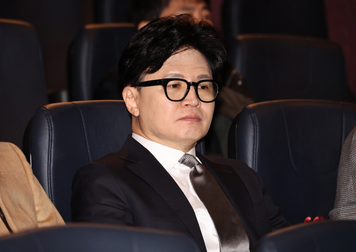 한동훈 전 국민의힘 대표가 28일 서울 영등포구 한 영화관에서 ‘잊혀진 대통령: 김영삼의 개혁시대’ 영화 상영 시작을 기다리고 있다. 2026.1.28 뉴시스
