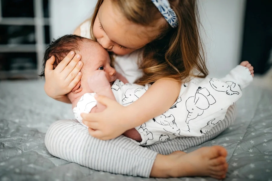 사람을 포함한 모든 포유류의 아기들은 유아기에 기억을 빠르게 잊는 ‘유아기 기억상실증’을 경험한다. 유아기 기억상실증은 생애 초기에 형성된 일화적·상황적 기억의 전반적 상실 현상을 말한다.  언스플래시 제공