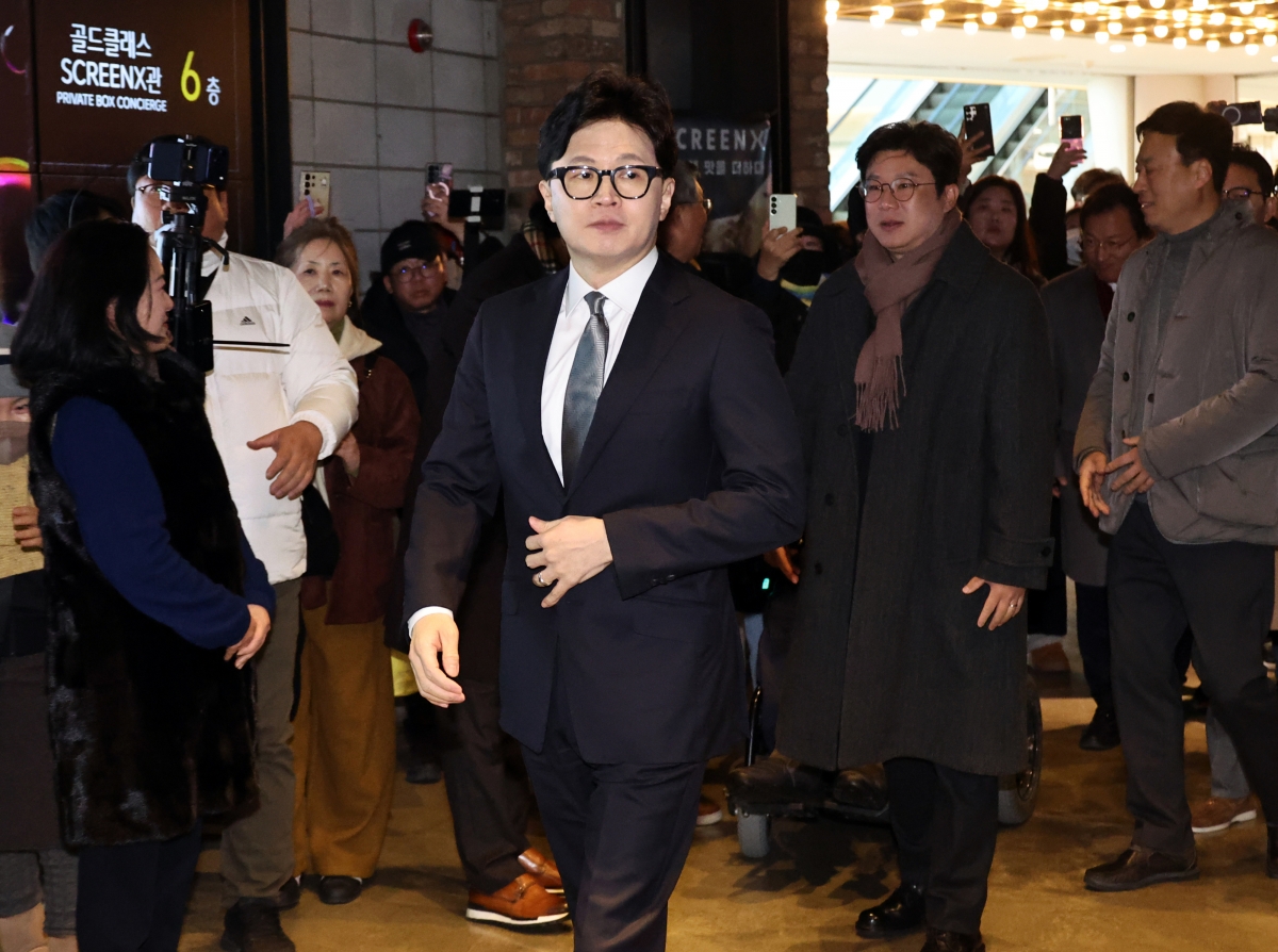 YS 영화 공개 관람 나선 한동훈