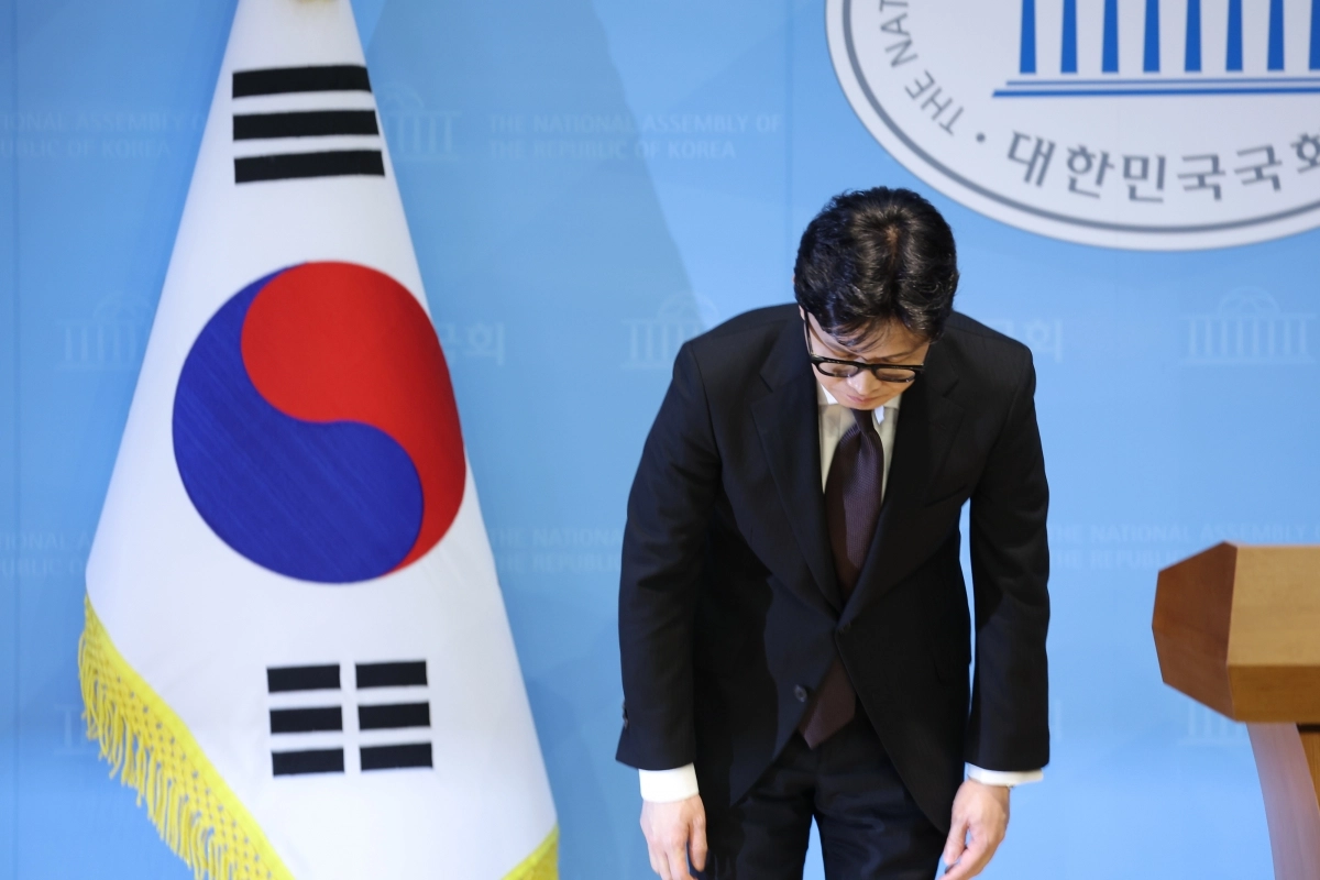 국민의힘에서 제명된 한동훈 전 대표가 29일 국회 소통관에서 제명 결정과 관련해 기자회견을 하며 인사하고 있다. 2026.1.29 연합뉴스