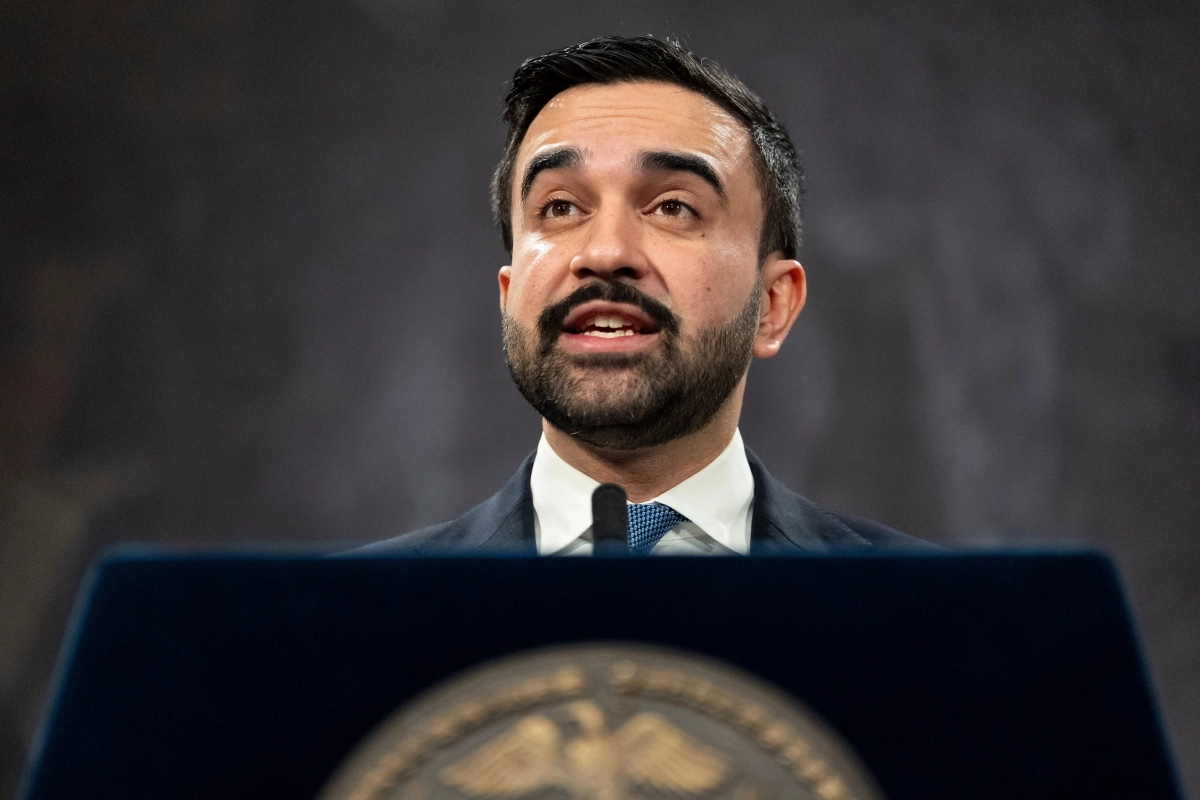 조란 맘다니 뉴욕 시장이 27일(현지시간) 뉴욕시청에서 기자회견을 하고 있다. AP 연합뉴스