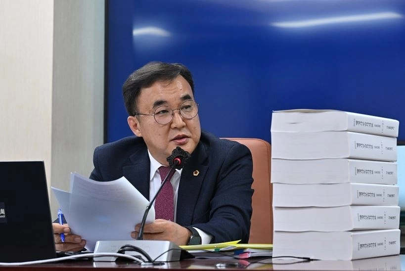 질의하는 윤기섭 의원