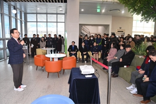 29일 하남종합복지타운에서 개최된 ‘하남교육지원청 신설추진단’ 현판식에서 이현재 하남시장이 인사말을 하고 있다.