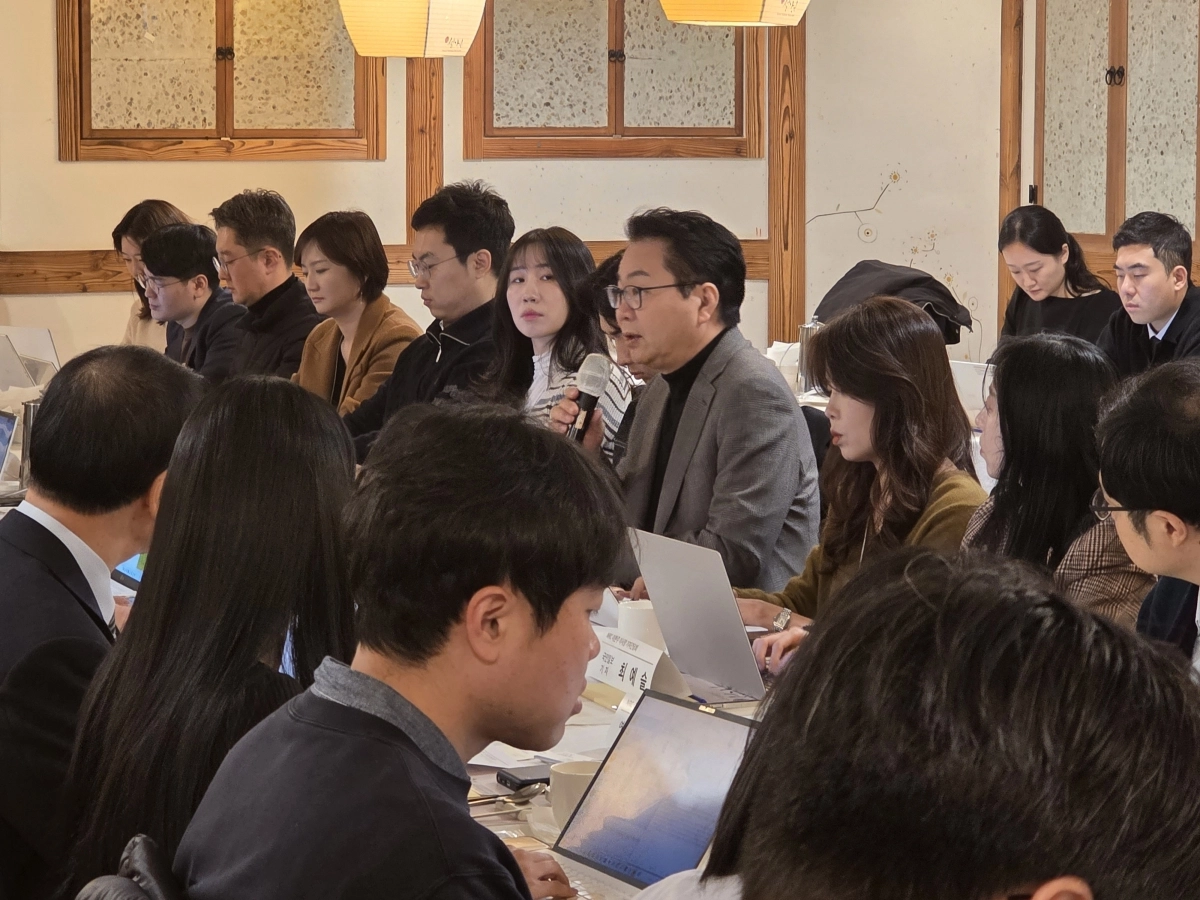 기자간담회에서 발언하는 이한주 NRC 이사장