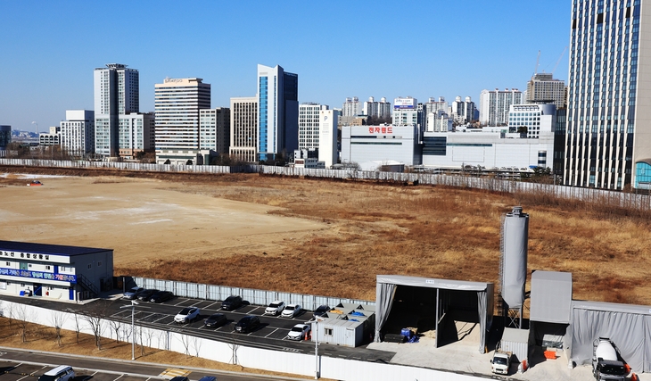 정부는 29일 ‘도심 주택공급 확대 및 신속화 방안’을 발표했다. 사진은 1만호 공급으로 발표된 서울 용산국제업무지구 부지. 연합뉴스