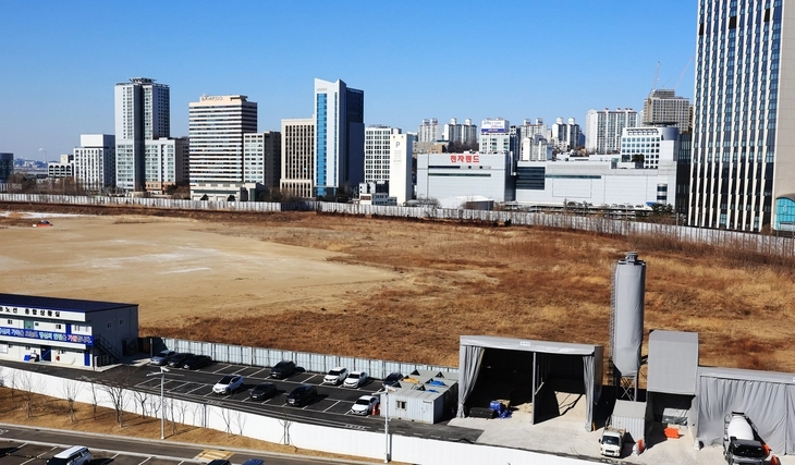 정부는 29일 ‘도심 주택공급 확대 및 신속화 방안’을 발표했다. 사진은 1만호 공급으로 발표된 서울 용산국제업무지구 부지. 연합뉴스